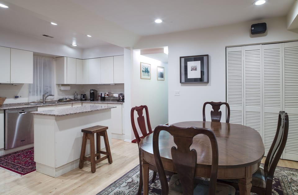 Dining room area