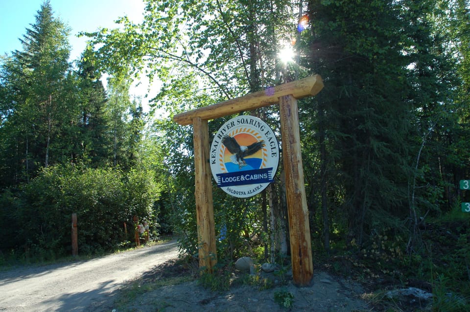 Kenai River Soaring Eagle Lodge & Cabins Entrance Sign