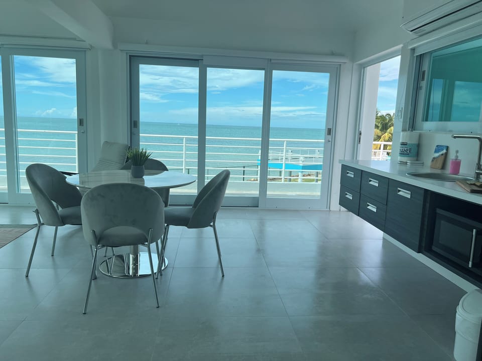 Dinning room 
Presidencial Suite (ADDITIONAL COST $ PER NIGHT)