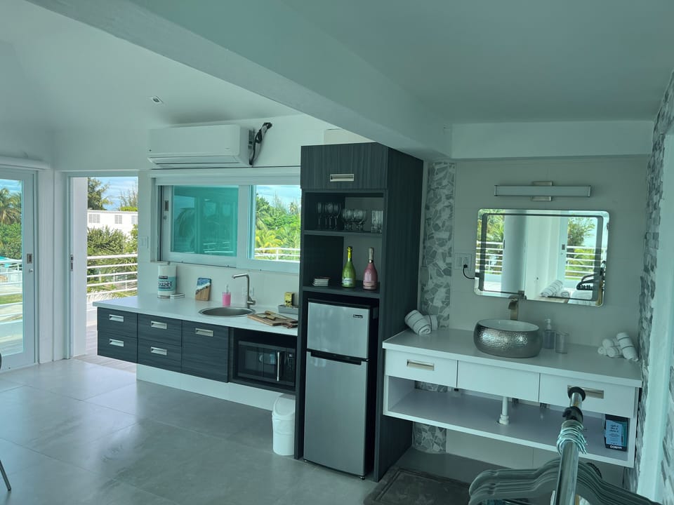 Presidencial Suite (ADDITIONAL COST $ PER NIGHT)