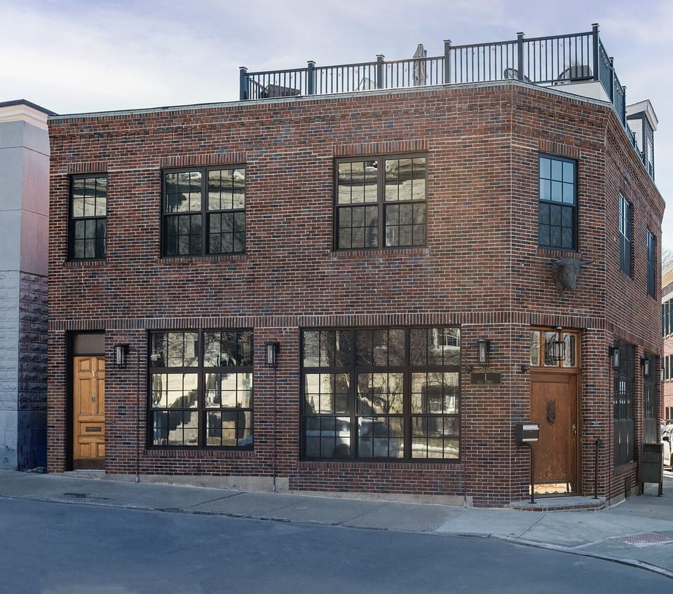 This unit is on the ground floor -The rooftop is not accessible from this unit. 