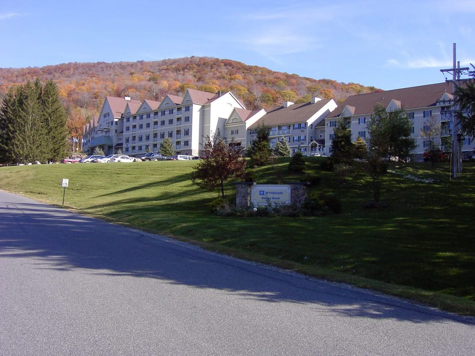 Wyndham Bentley Brook building view
