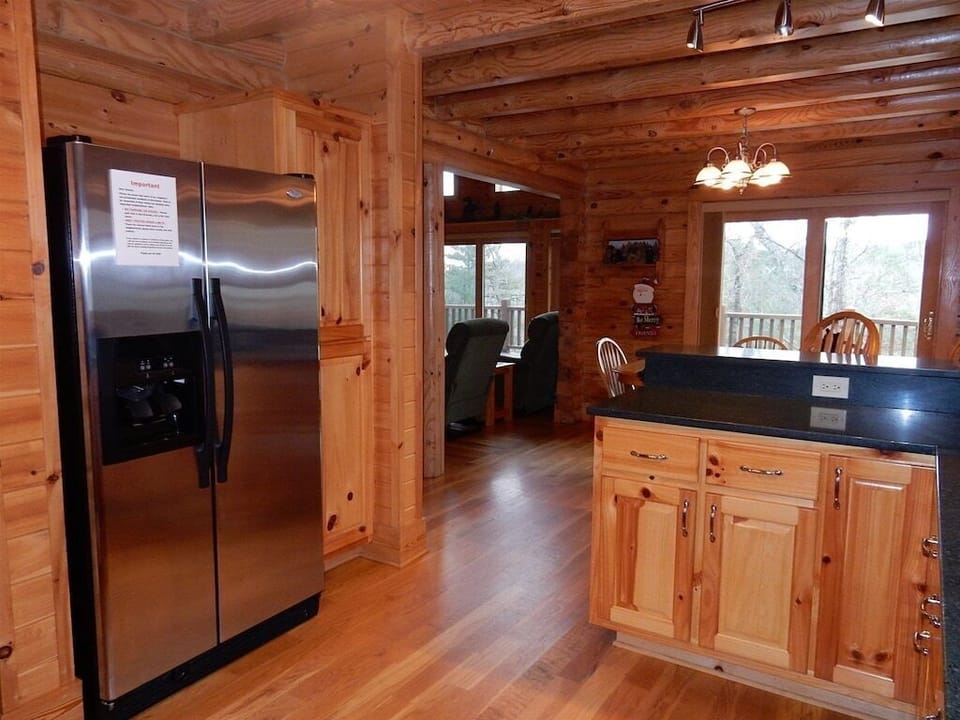 Large side-by-side refrigerator