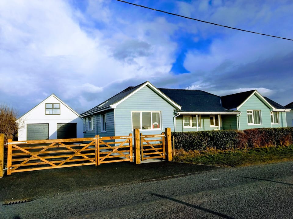 Front view (facing dunes and sea)