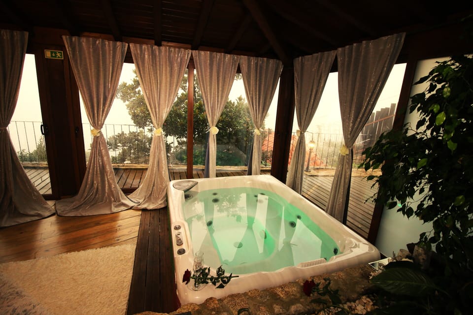 Indoor spa tub