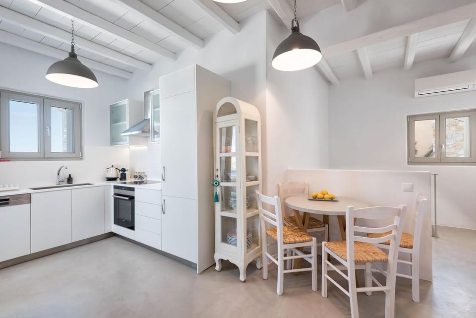 Kitchen dining area