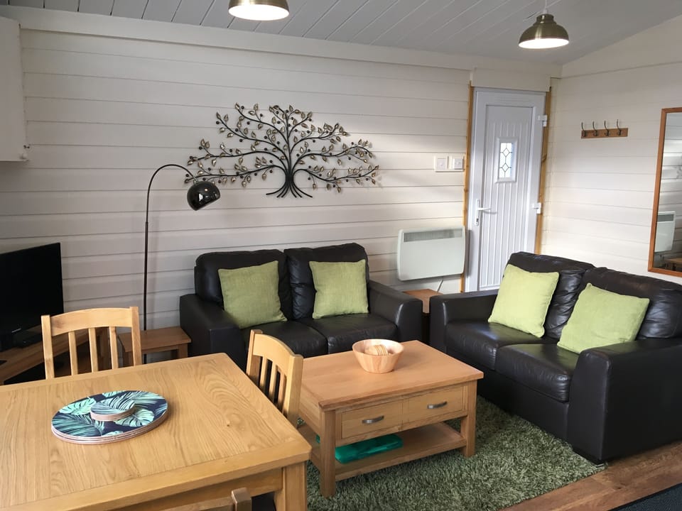 Alberta Lodge Living/Dining Area