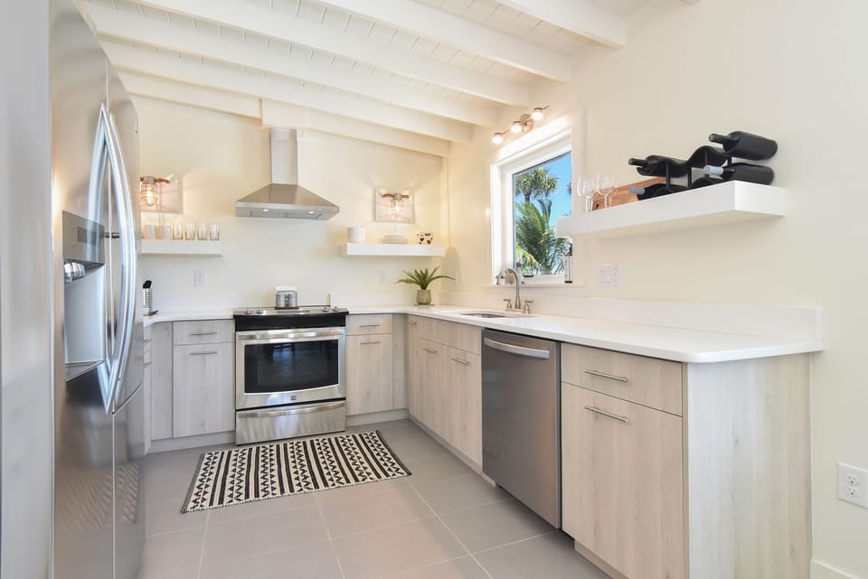 Modern clean kitchen. All new appliances!