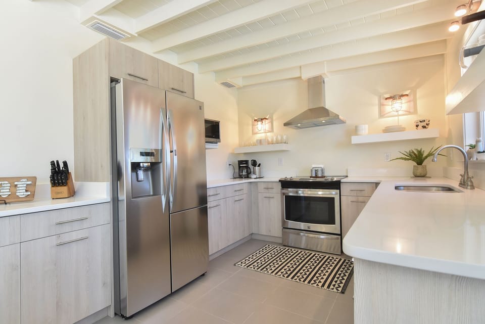 Open shelving and clean lines make for a sweet little kitchen.