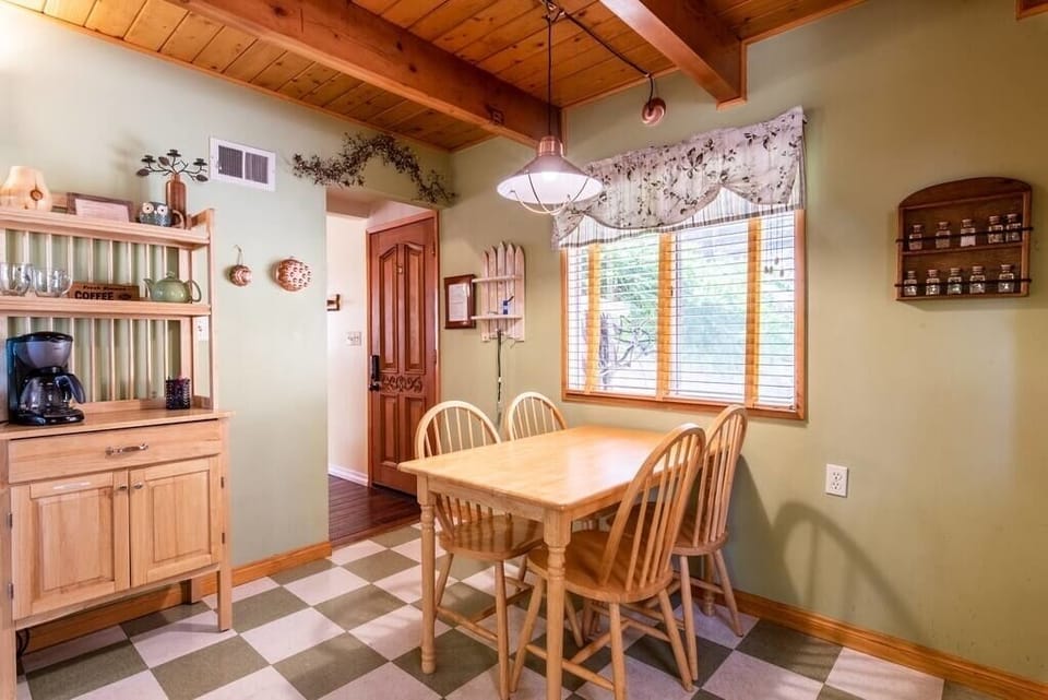 The cozy cottage kitchen has all the amenities to make your stay memorable