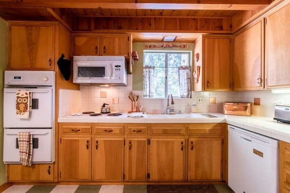 fully appointed kitchen