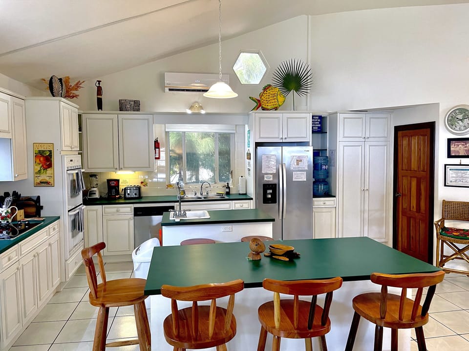 Full kitchen