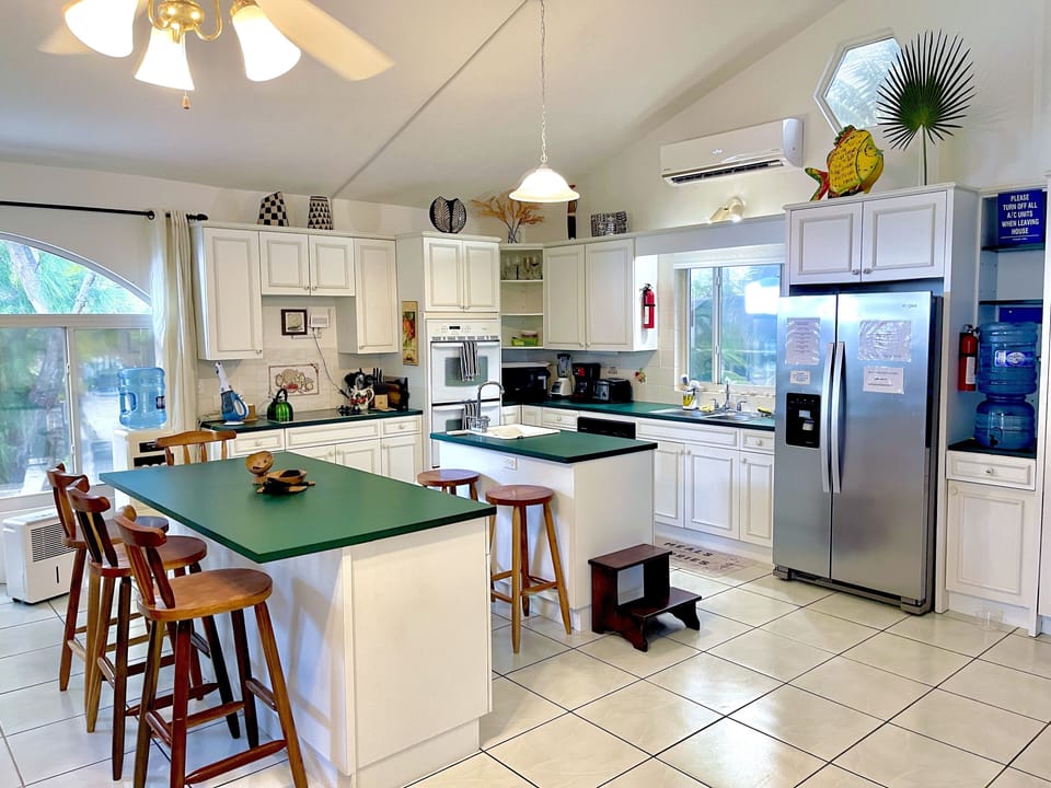Full kitchen 