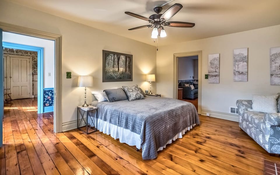 Private Bedroom/Living Room