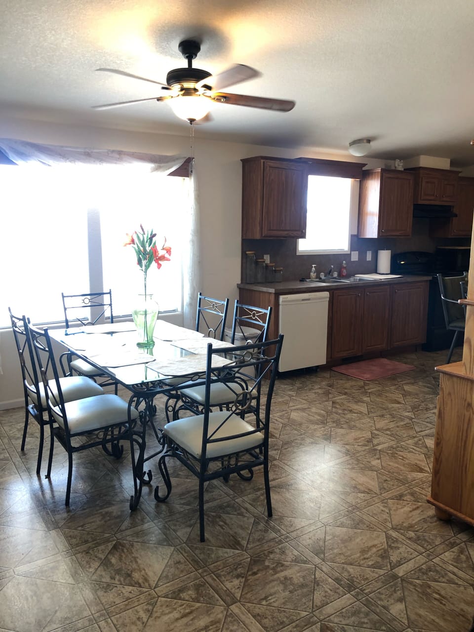 Dinning/kitchen 