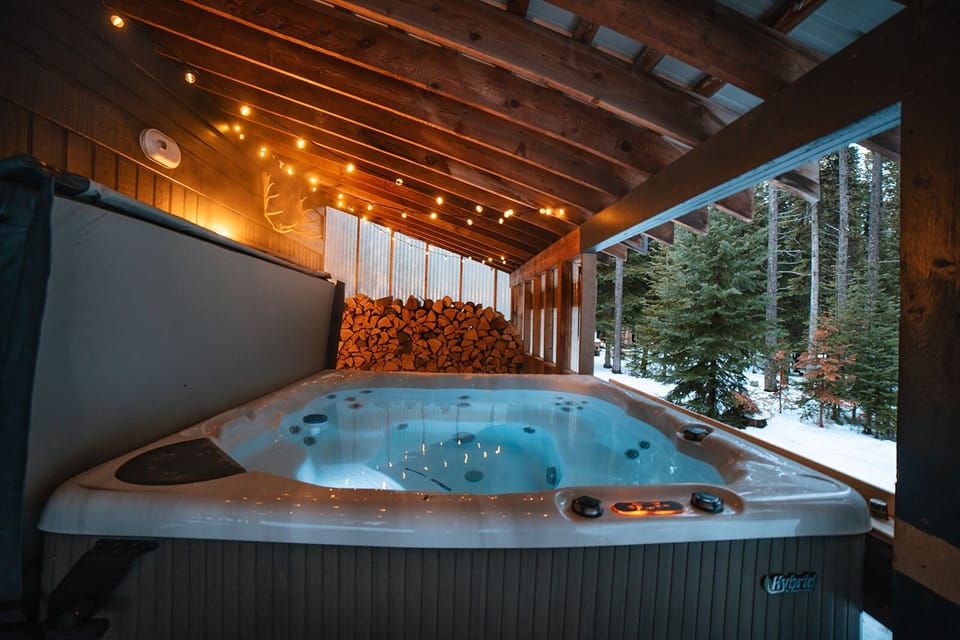 Indoor spa tub