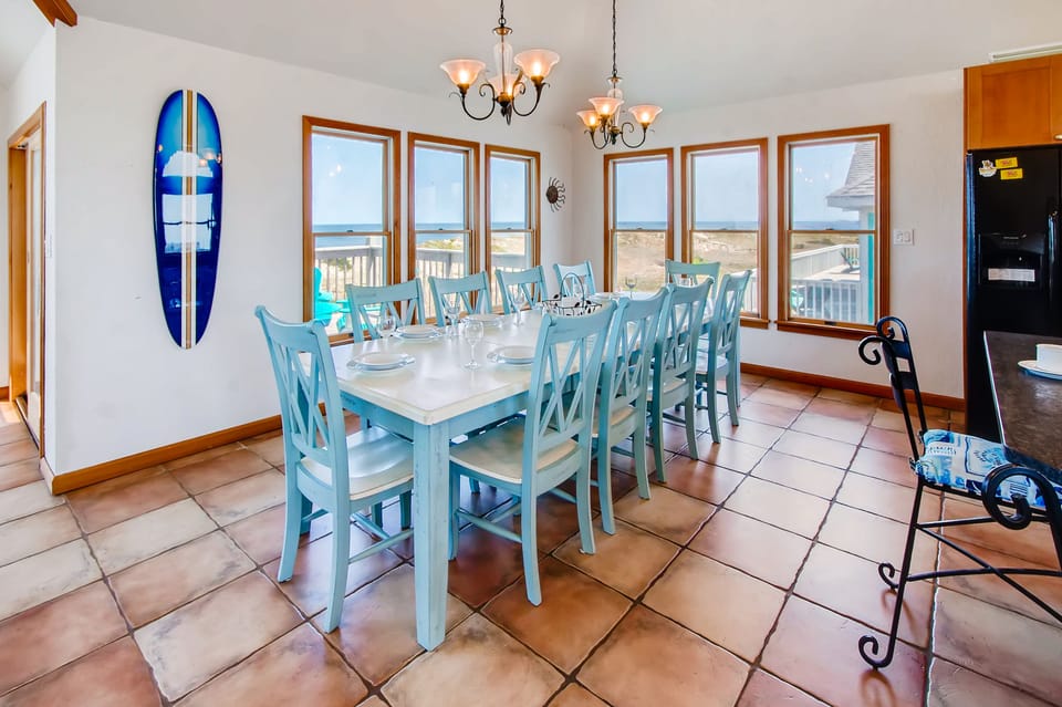 Surf-or-Sound-Realty-Landshark-30-Dining-Area