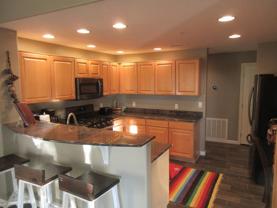 Kitchen (brand new appliances)