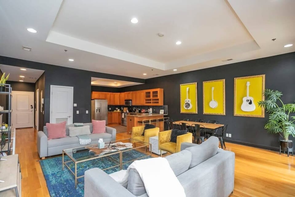 Spacious Living Room with 2 Queen sleeper sofas