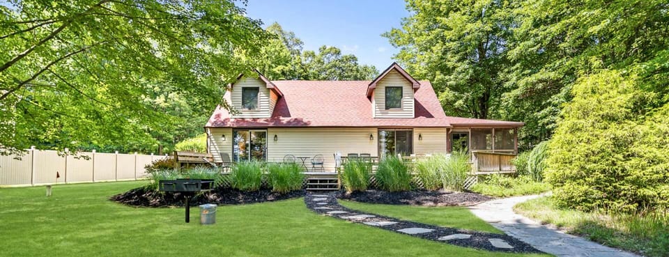 Feel the peace surround you as you walk through our spacious front yard, away from Upper Scott Lake, toward the Upper Scott Lake Retreat.