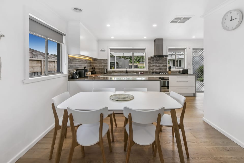 Kitchen/Dining Area