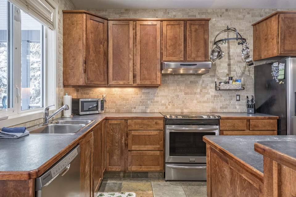 Large Well Equipped Kitchen 