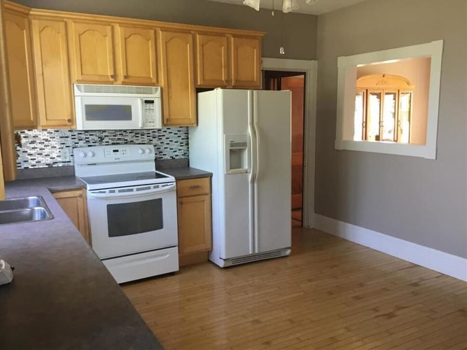 Kitchen with dishwasher