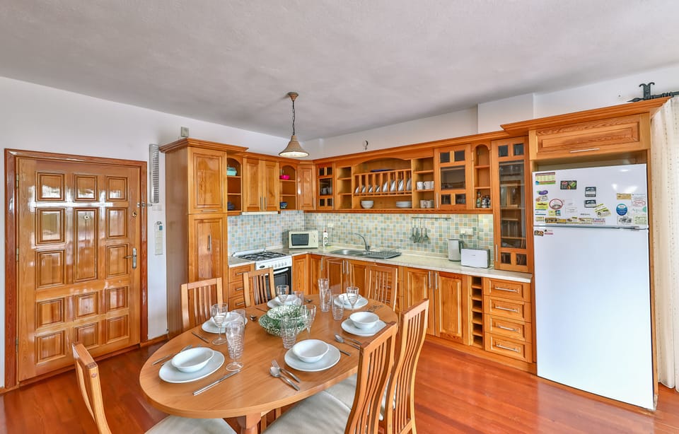 Well equipped kitchen