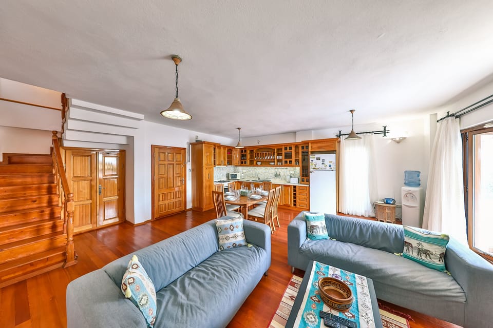 Large open plan lounge, kitchen and dining area
