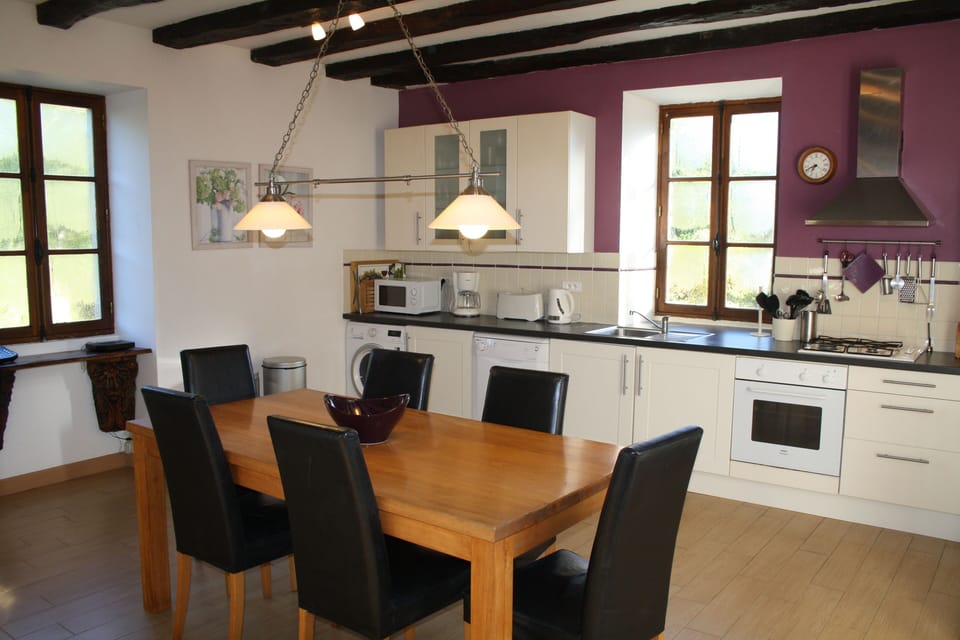 The fully equipped kitchen