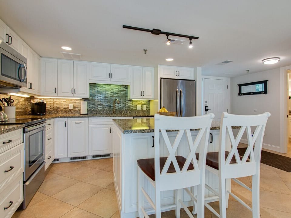 Beautifully Renovated Kicthen at 1105 Villamare