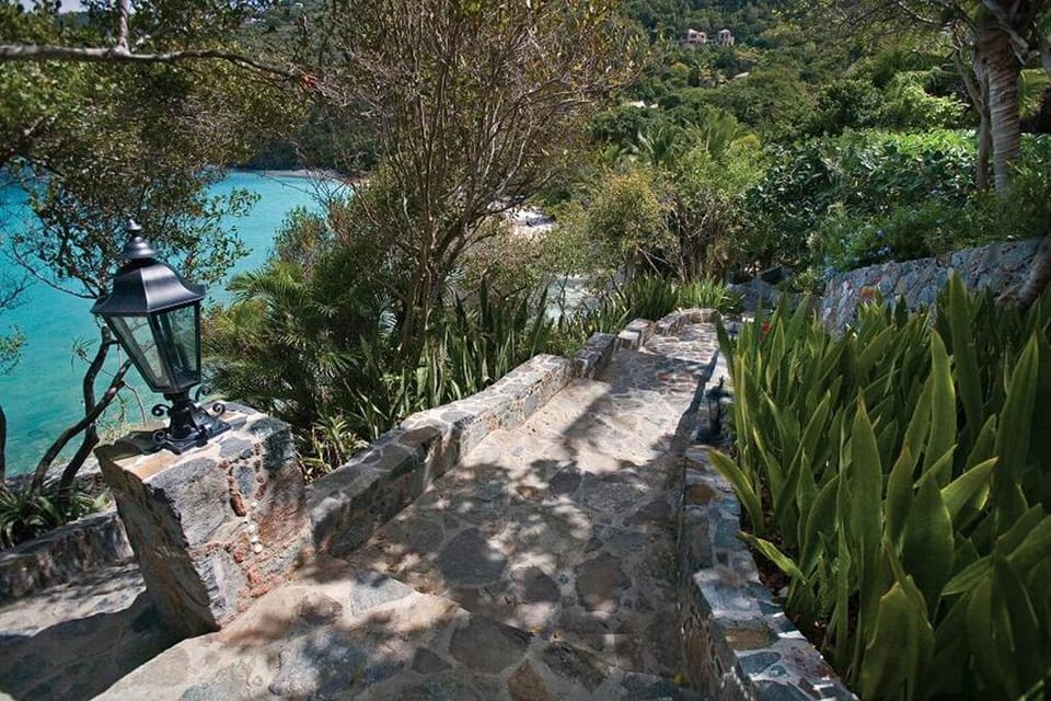 The easy stone staircase down to the beach