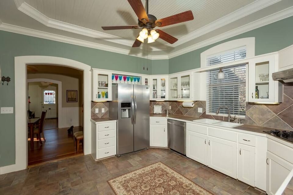 Wonderful kitchen fully stocked with everything you could need.