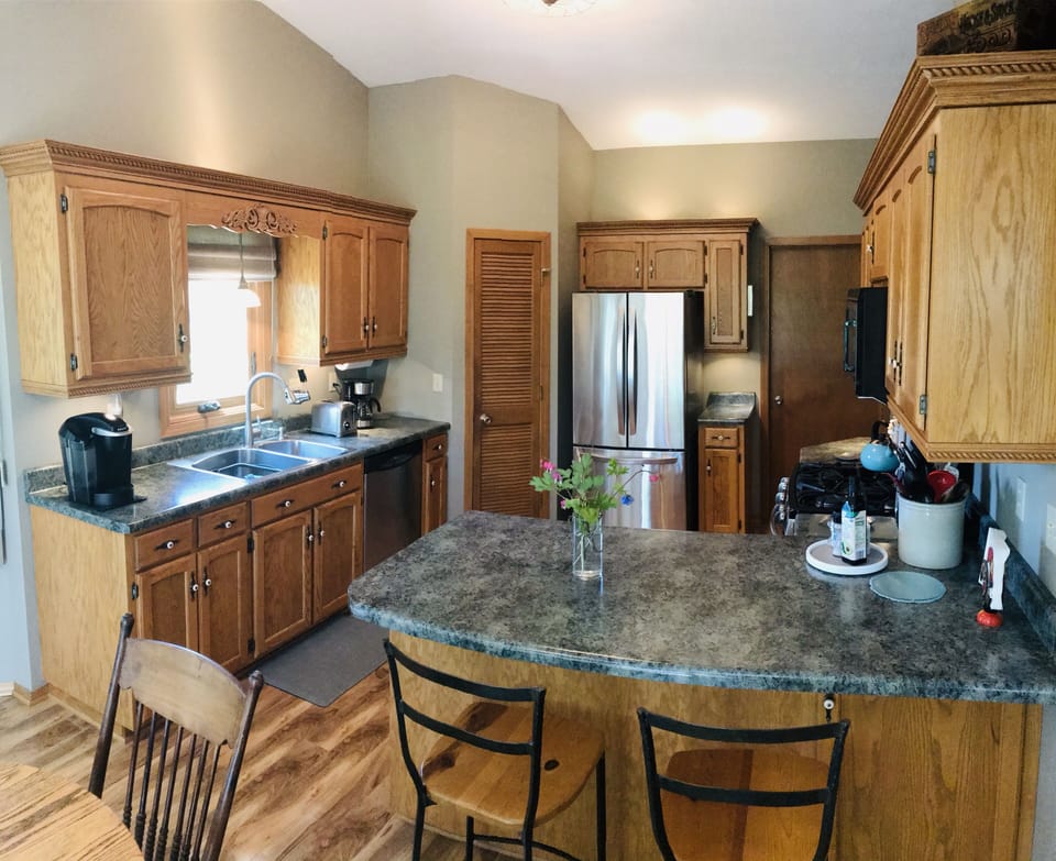 New quartz countertops '23. Stainless steel appliances. Fully stocked.