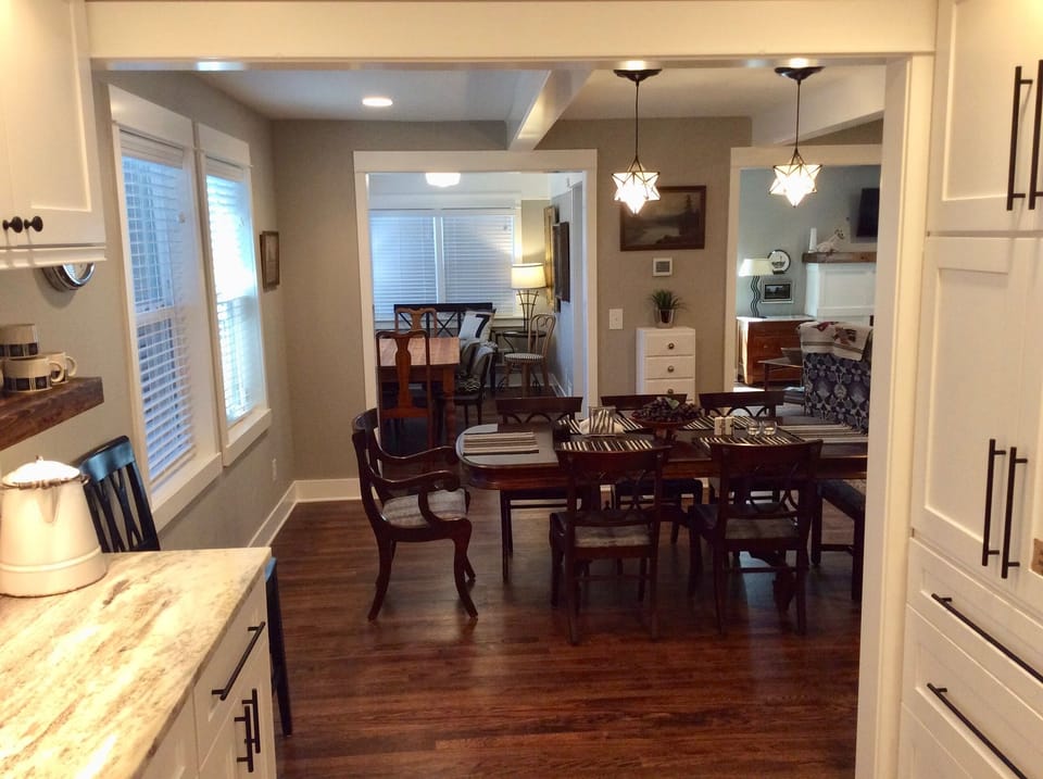 Dining Room - Seats 8