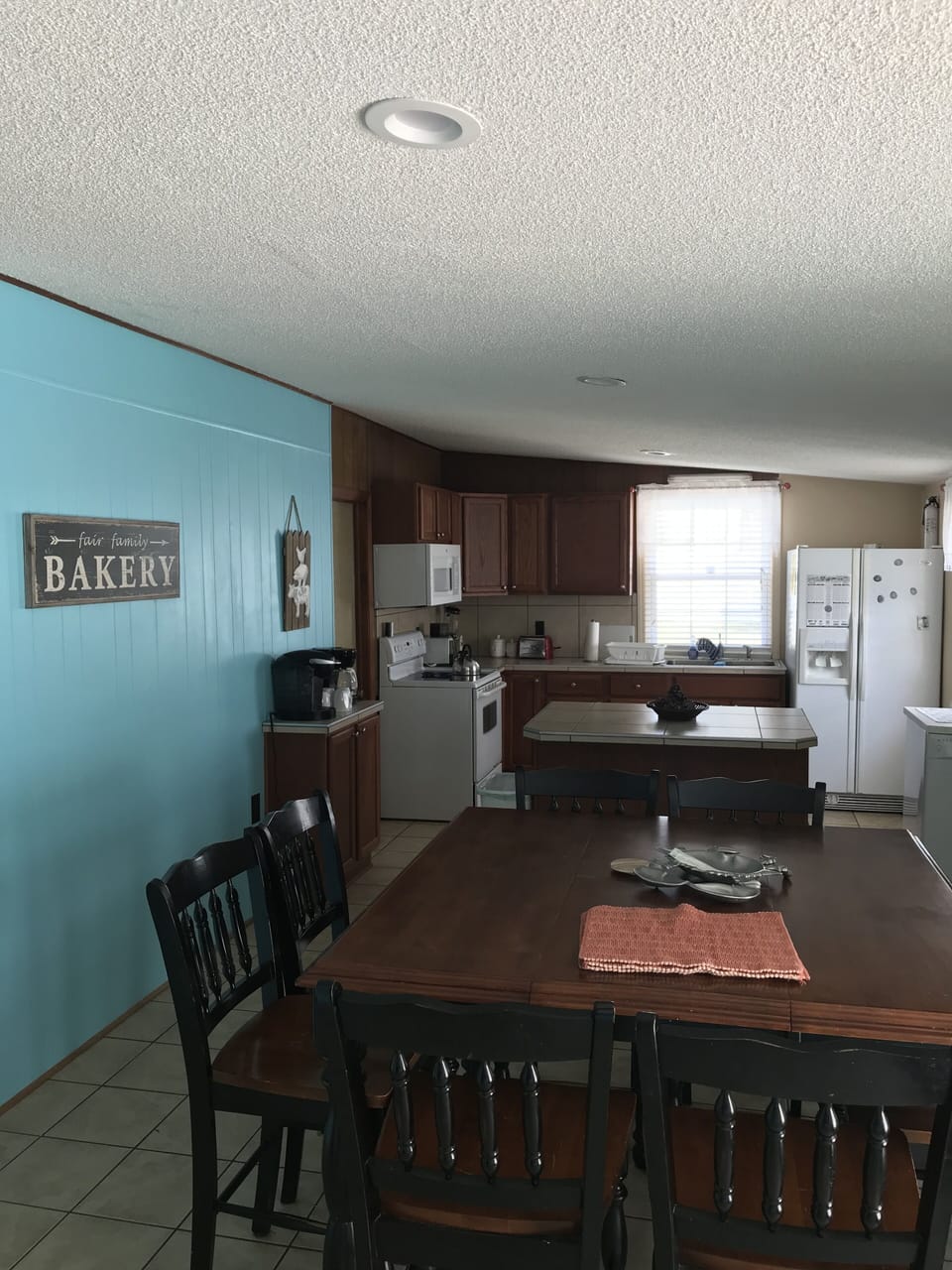 Dine in Kitchen


