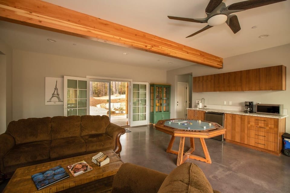 Downstairs game room and wet bar