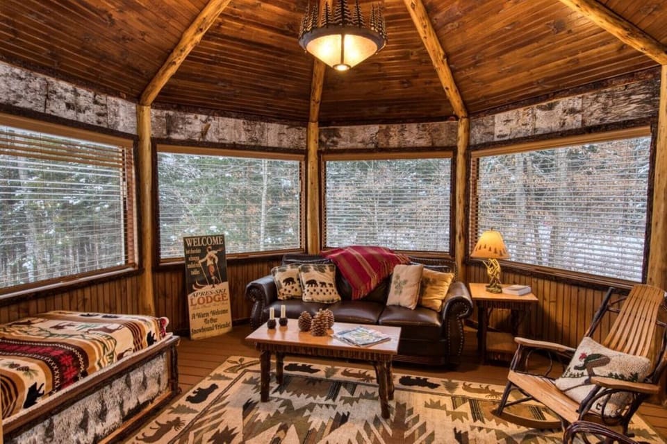 HemLocke Suite 3 Season Room