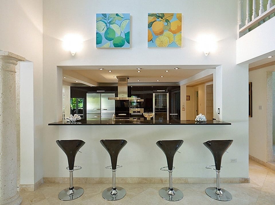 Amberley House - Luxury Property - Breakfast Bar
