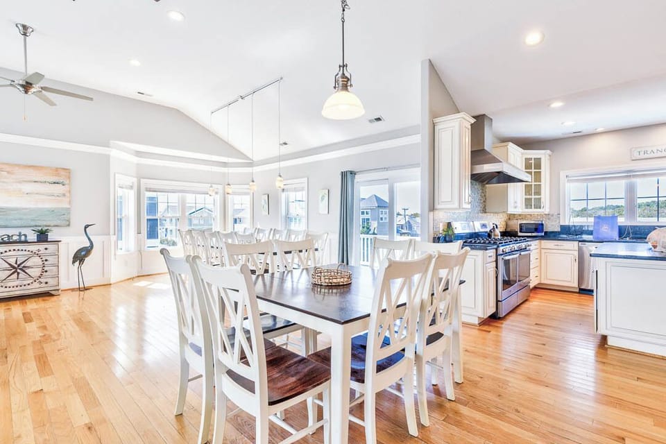 Top-Level Dining Room with Additional Table (seats 8)