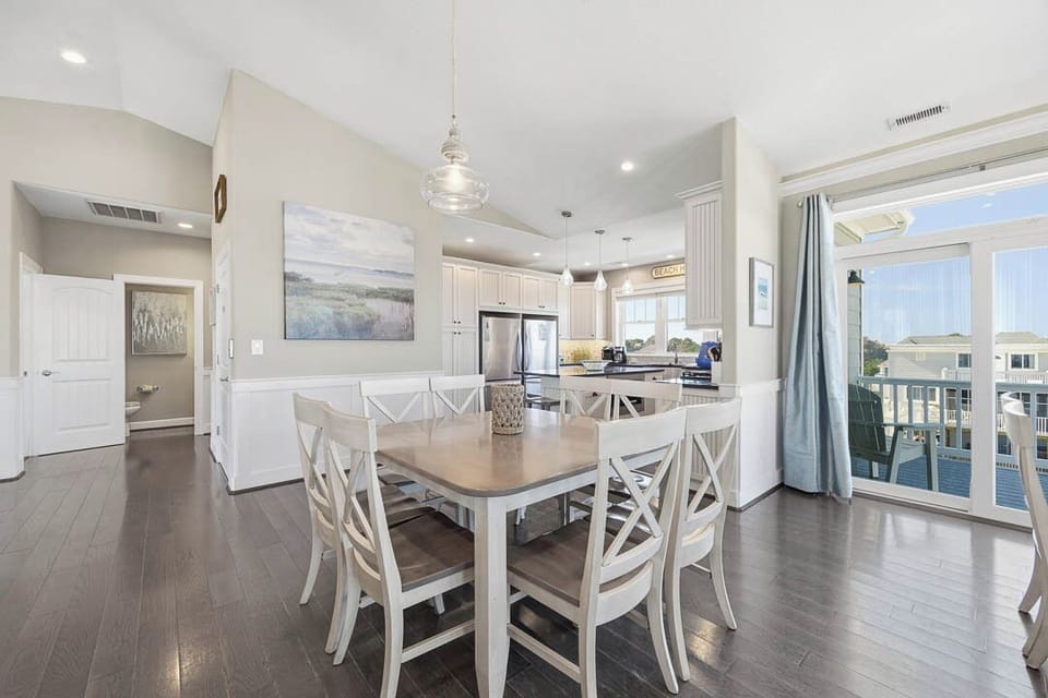 Top-Level Dining Room with Additional Table (seats 8)