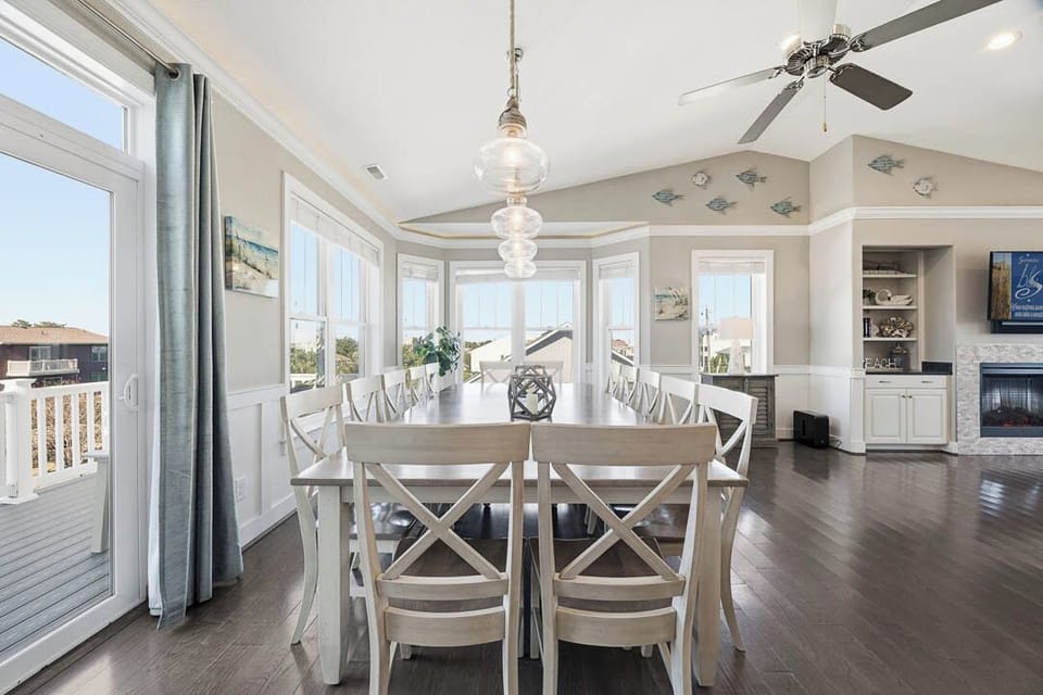 Top-Level Dining Room with Table (seats 14)