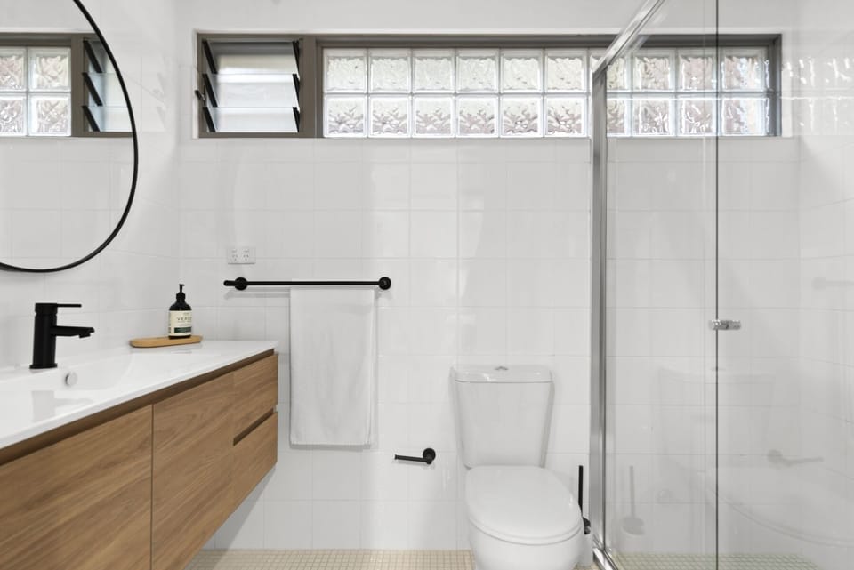 Garden studio bathroom
