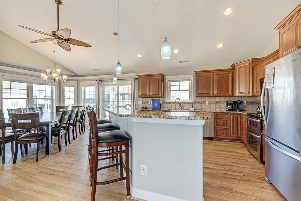 Top-Level Kitchen with Bar (seats 3)