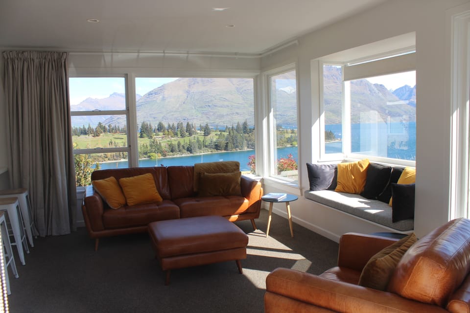 Living room - stunning lake and mountain views