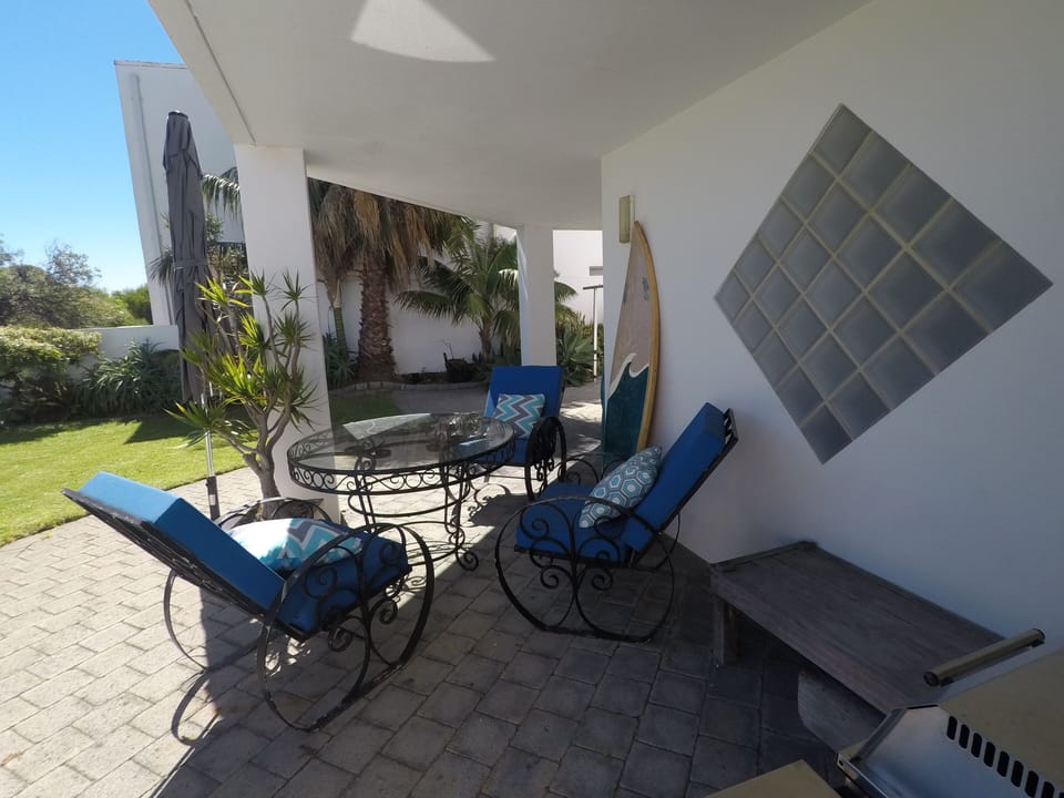 Courtyard with BBQ and outdoor setting