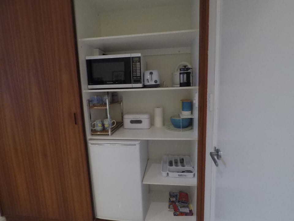 Kitchenette with all your needs.