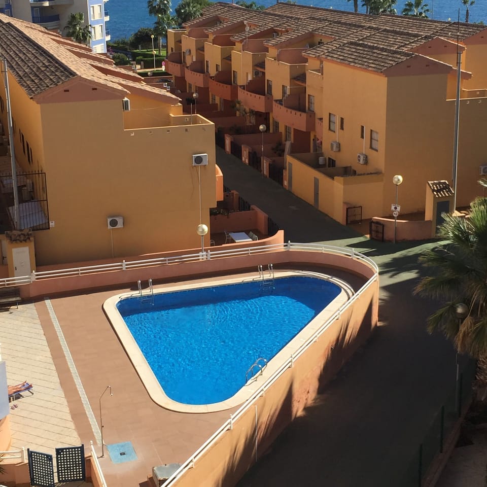 Communal apartment pool : ideal for a cool off
