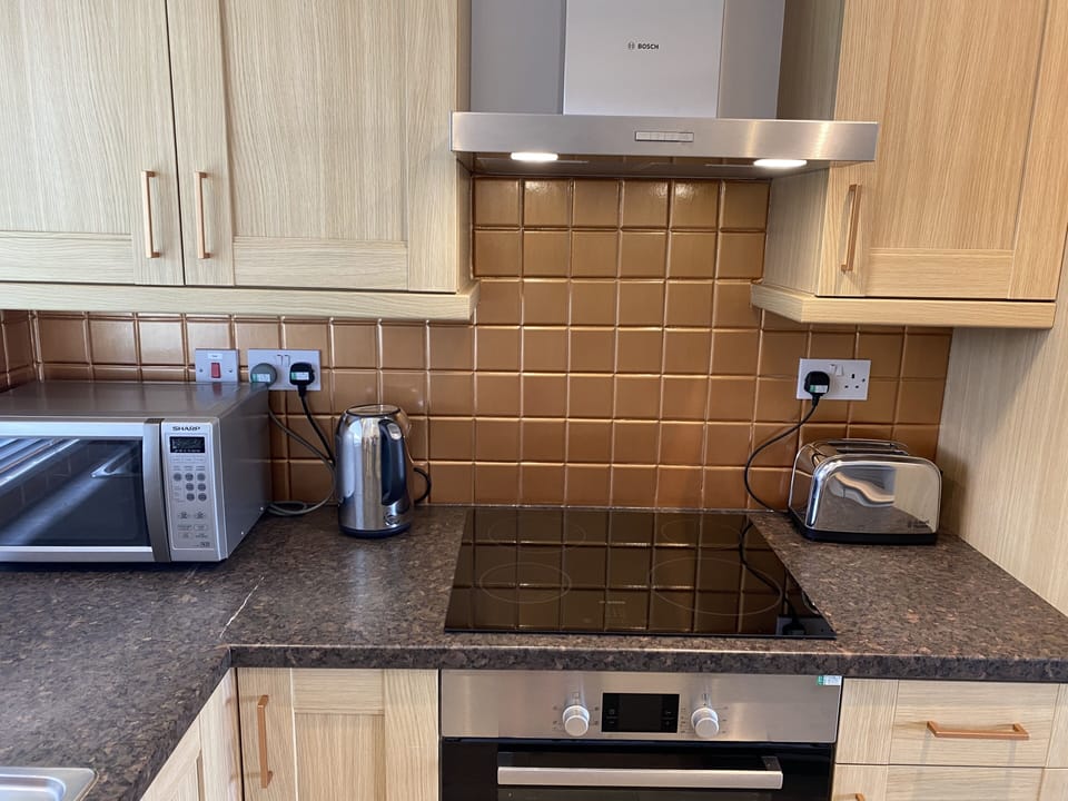 Many appliances - microwave, toaster, kettle, washing machine and slow cooker