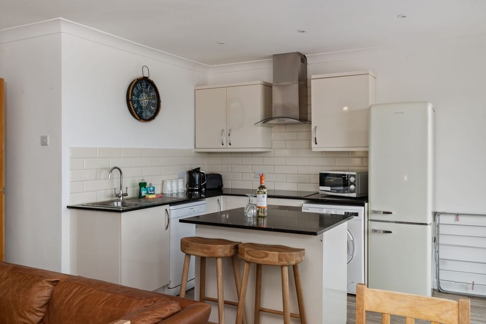 Sea front apartment with views, pet friendly